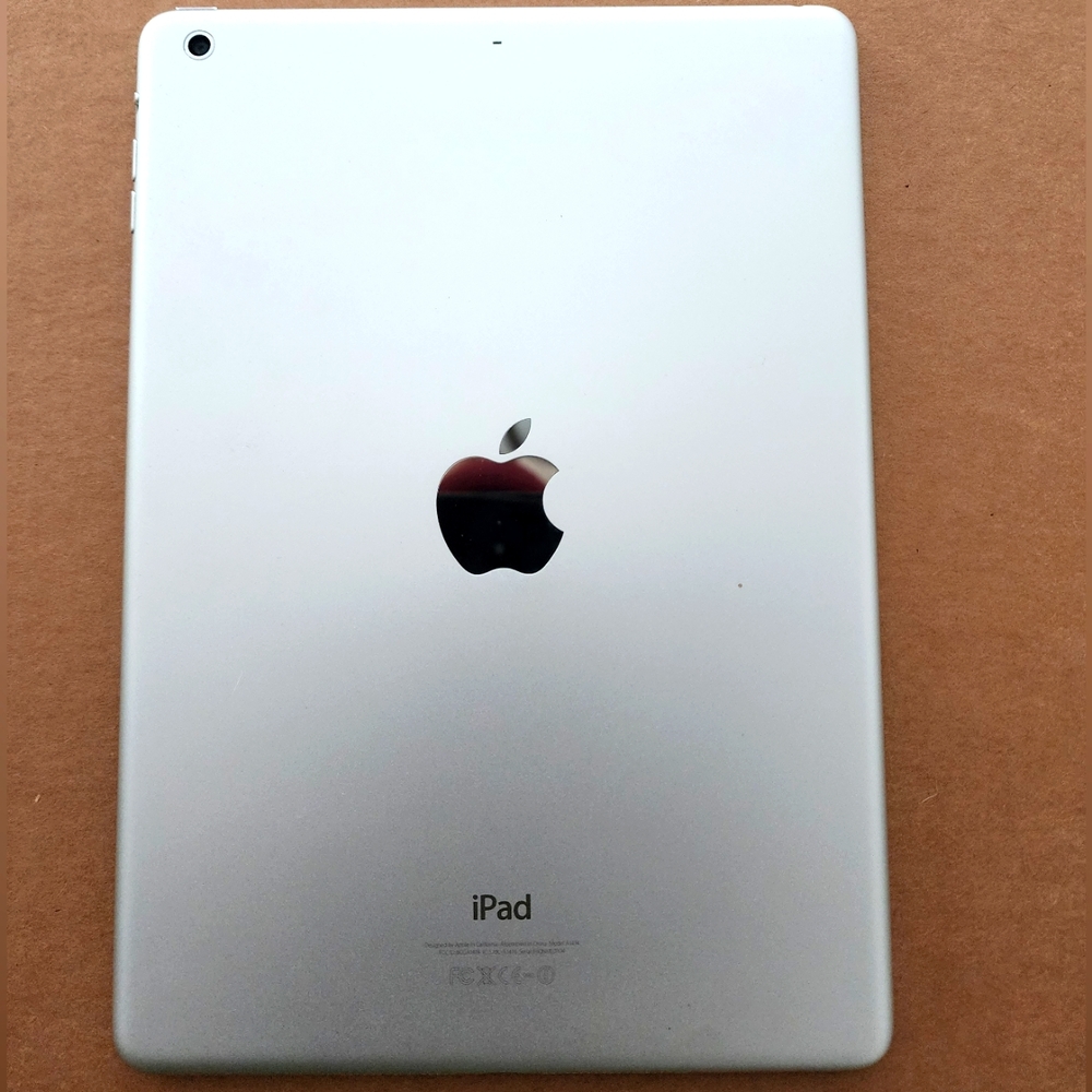 Apple iPad Air 16GB WiFi Tablet - Silver